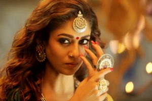 Nayanthara with thick and bold eyebrows in Kaashmora